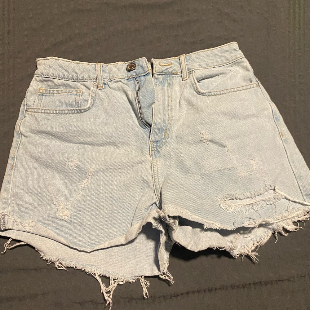 Forever 21 distressed denim shorts size 29